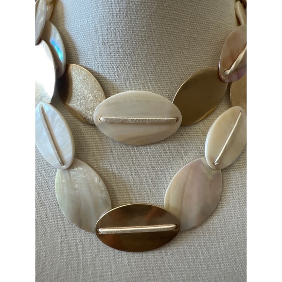 Statement Shell Necklace - Picture 2 of 5